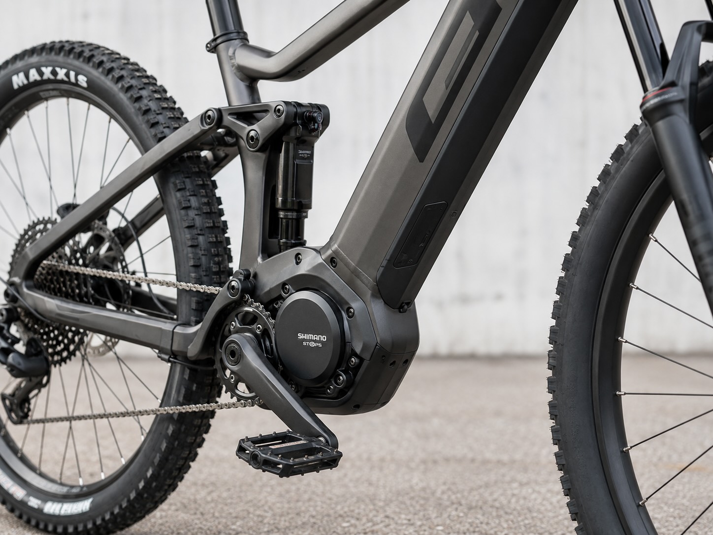 Vélo électrique équipé Shimano STEPS (EP8, EP6, E8000) affichant un code erreur sur le display